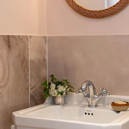 Le Perroquet Qui Bulle - Centre